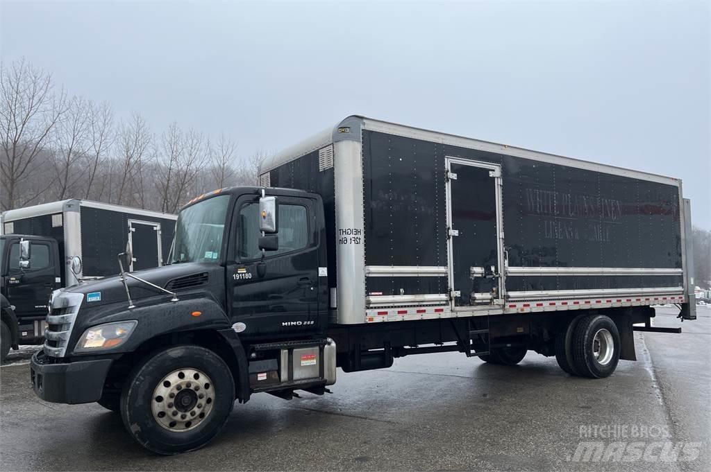 Hino 268A Sunkvežimiai su dengtu kėbulu