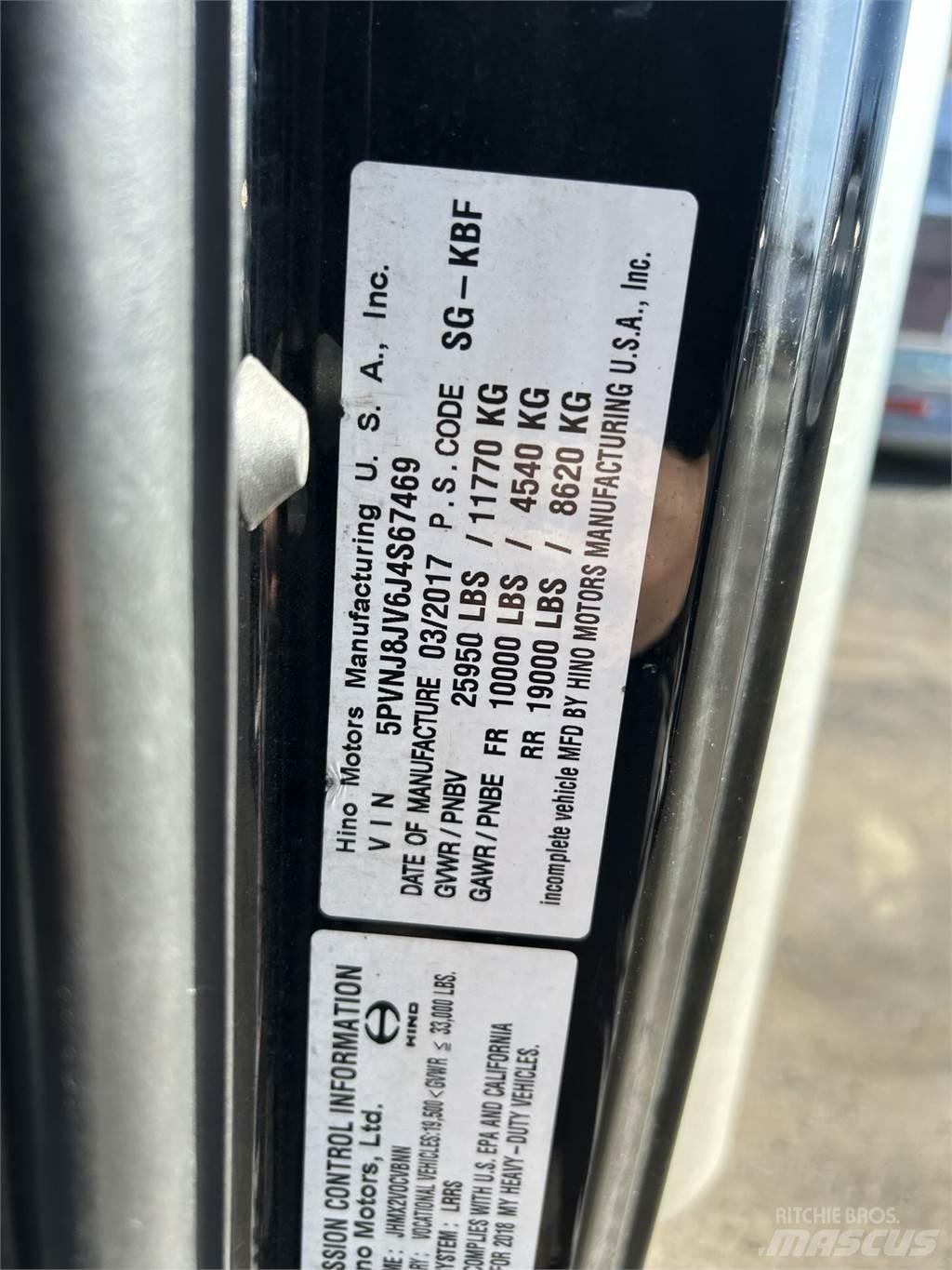Hino 268A Sunkvežimiai su dengtu kėbulu