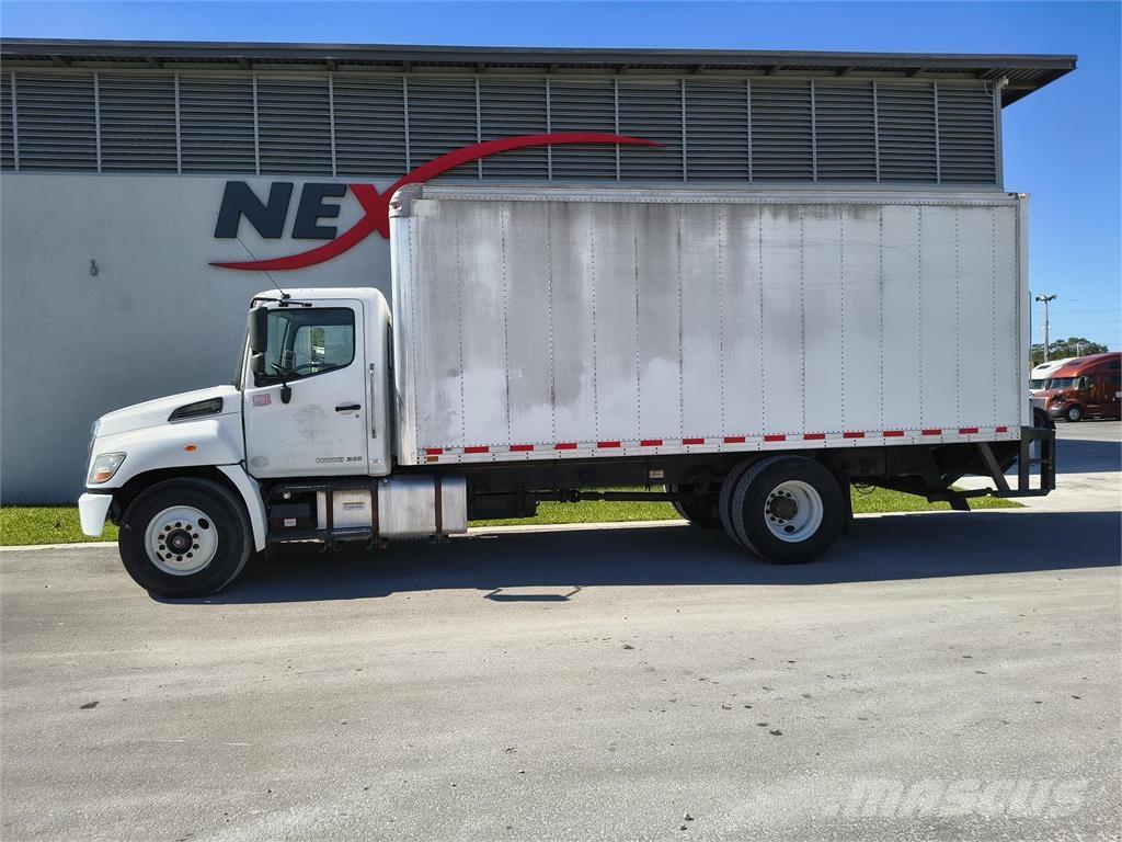 Hino 268A Sunkvežimiai su dengtu kėbulu