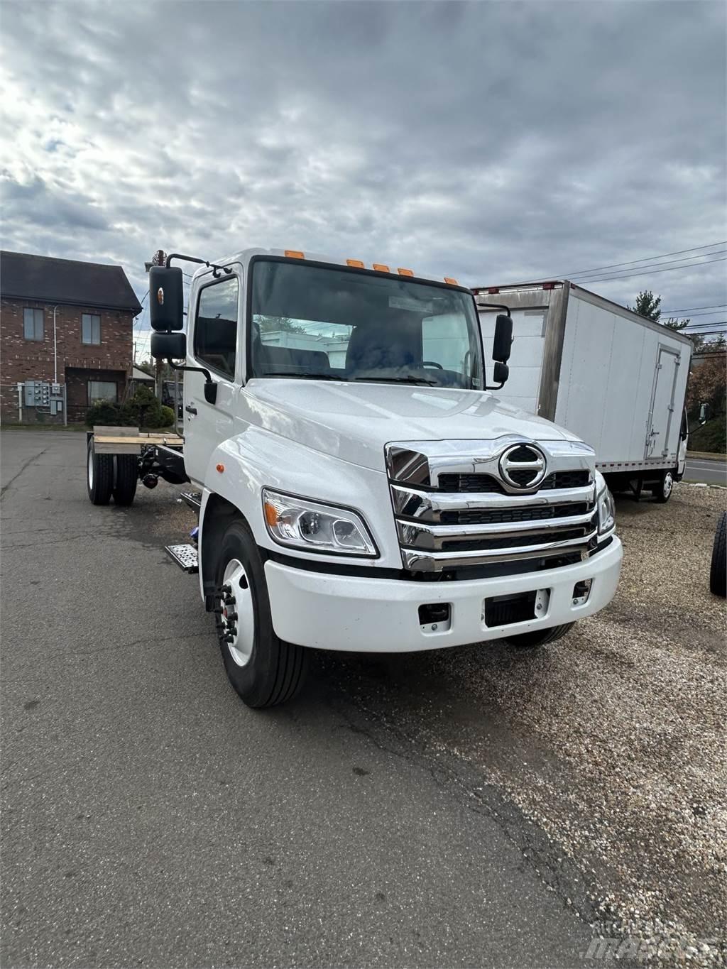 Hino L6 Sunkvežimiai su dengtu kėbulu