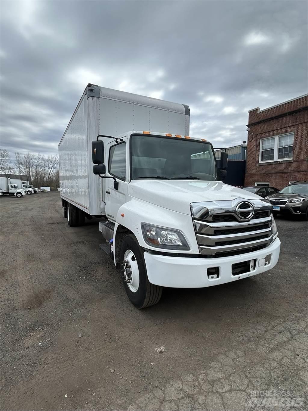 Hino L6 Sunkvežimiai su dengtu kėbulu