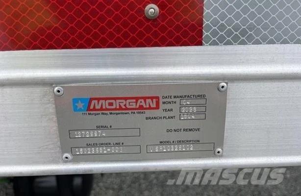 International 4300 Sunkvežimiai su dengtu kėbulu