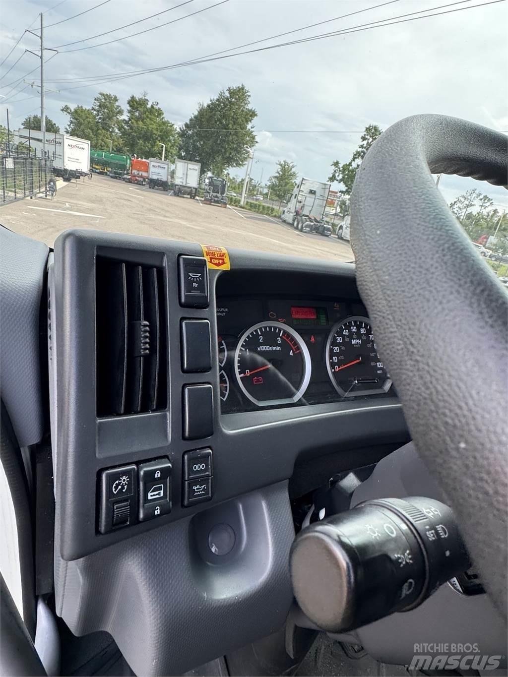 Isuzu FTR Sunkvežimiai su dengtu kėbulu