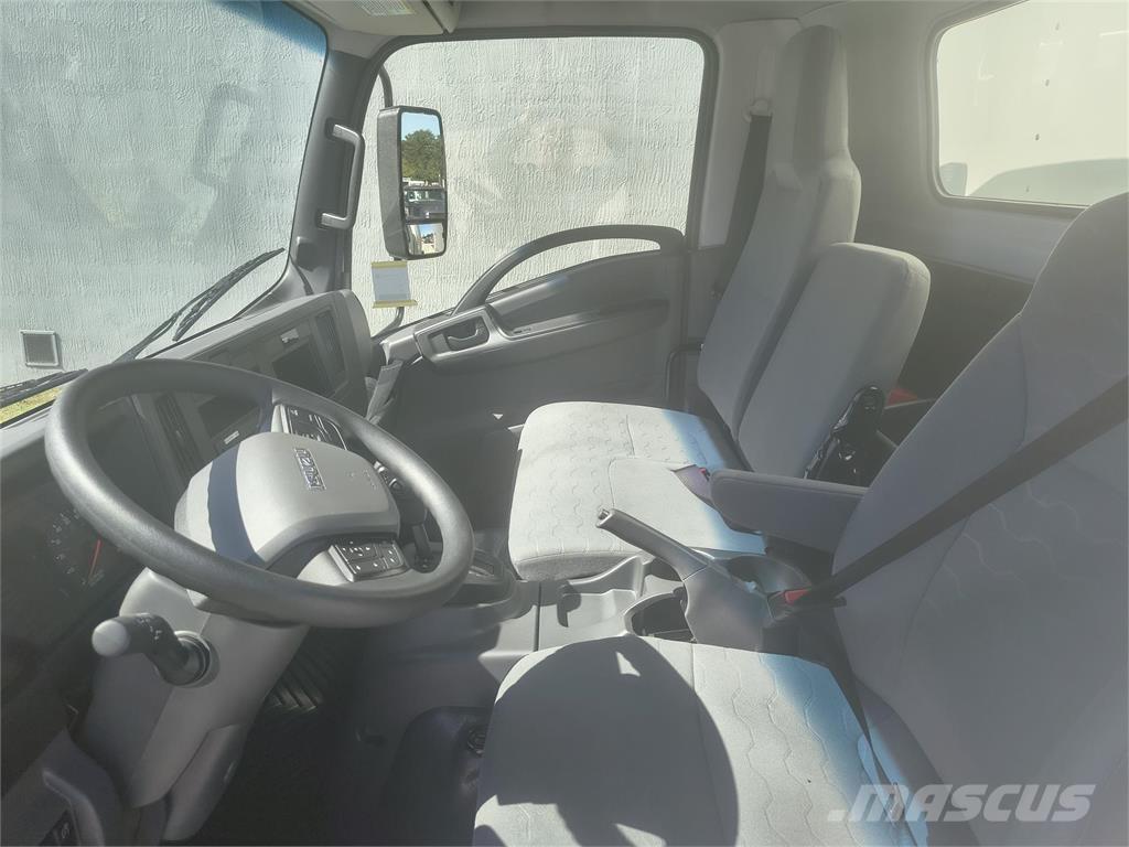 Isuzu NPR-3Y354 Sunkvežimiai su dengtu kėbulu