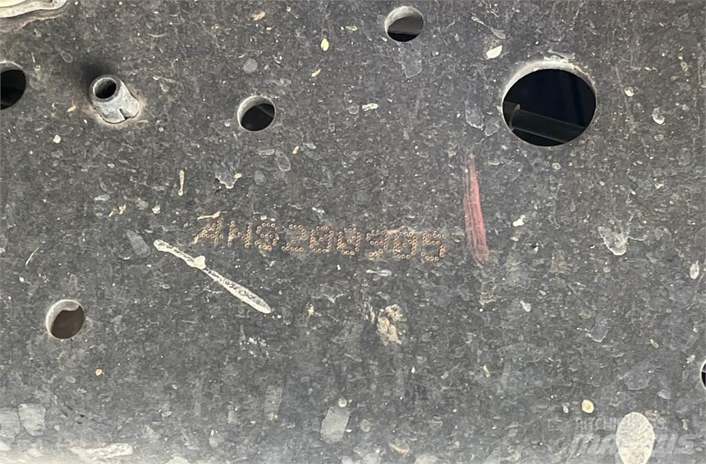 Isuzu NPR DC Sunkvežimiai su dengtu kėbulu