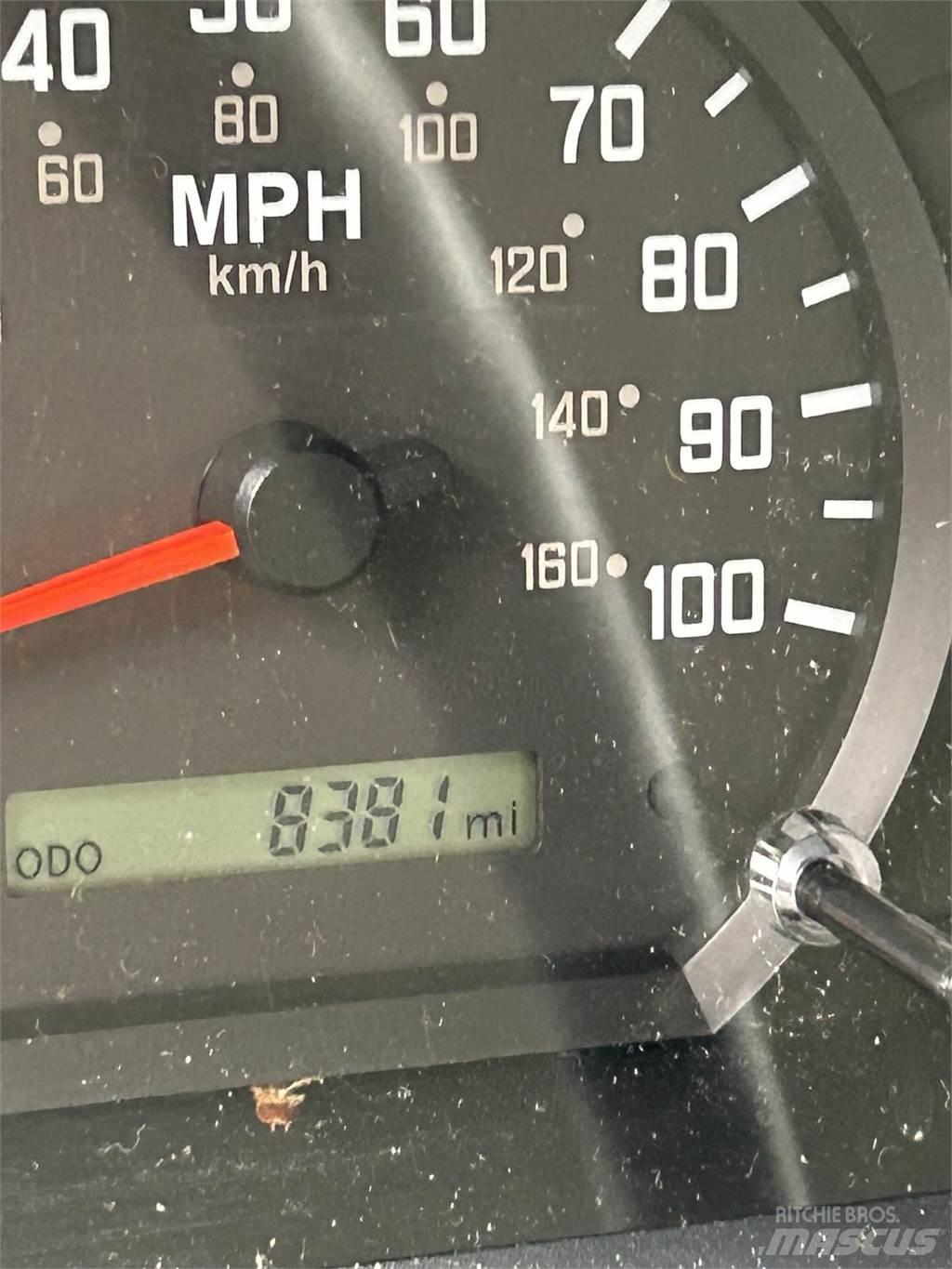 Isuzu NPR HD DC Savivarčių priekabų vilkikai