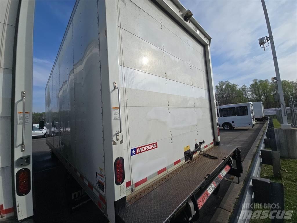 Isuzu NRR Sunkvežimiai su dengtu kėbulu