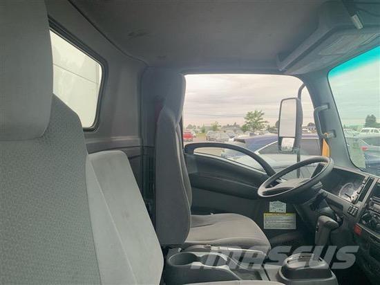 Isuzu NRR Sunkvežimiai su dengtu kėbulu