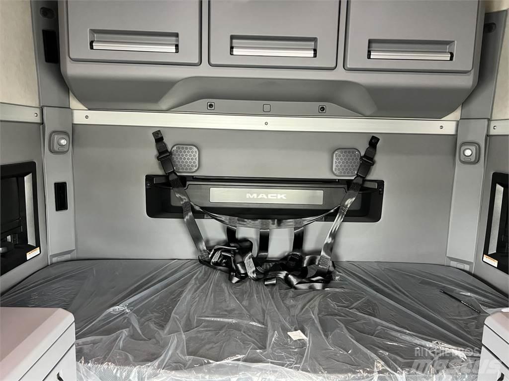 Mack AN64T Naudoti vilkikai