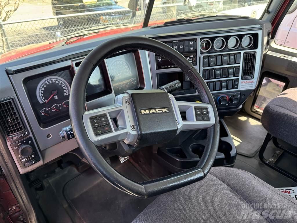 Mack AN64T Naudoti vilkikai
