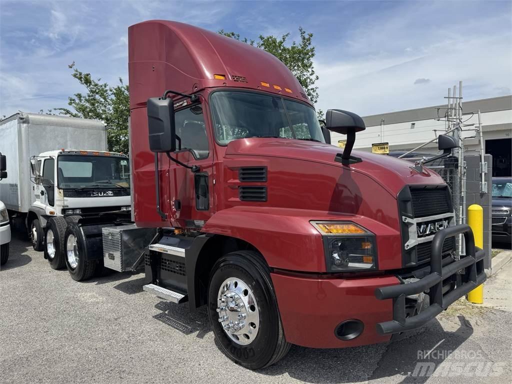 Mack AN64T Naudoti vilkikai