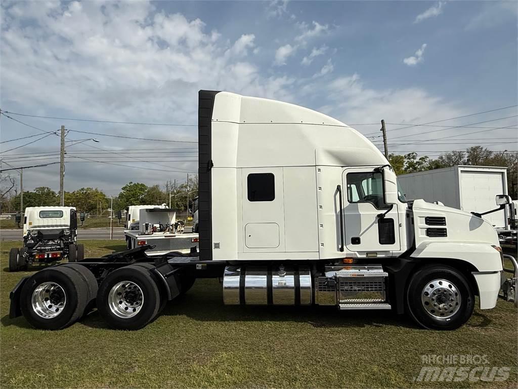 Mack AN64T Naudoti vilkikai