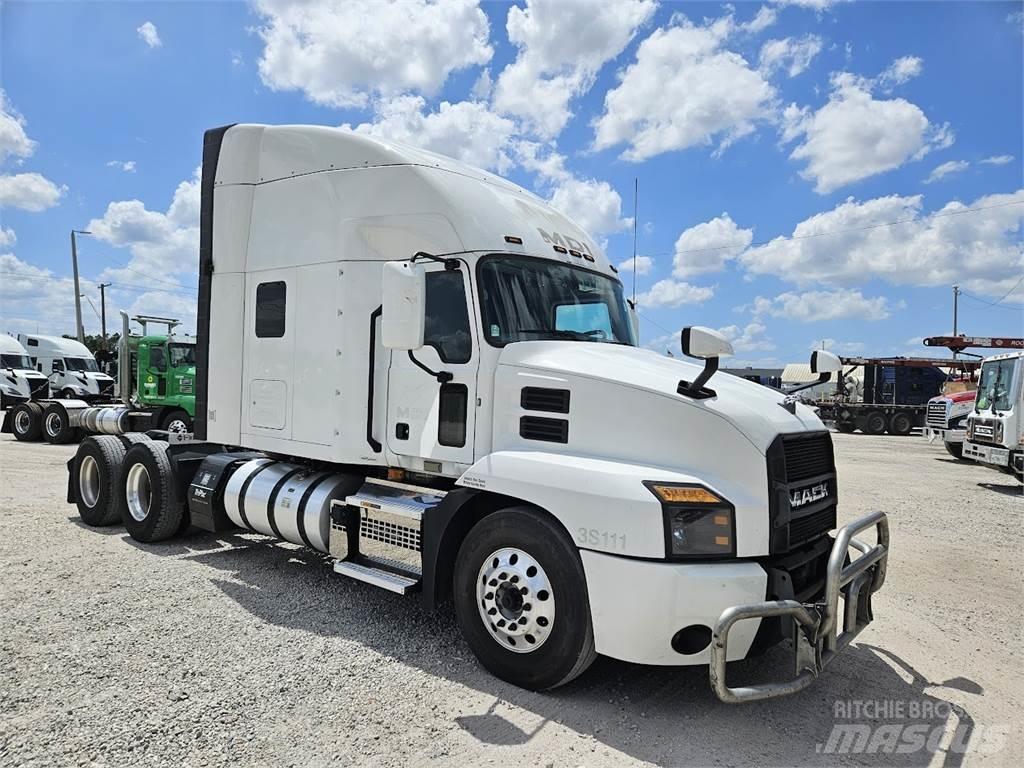 Mack AN64T Naudoti vilkikai