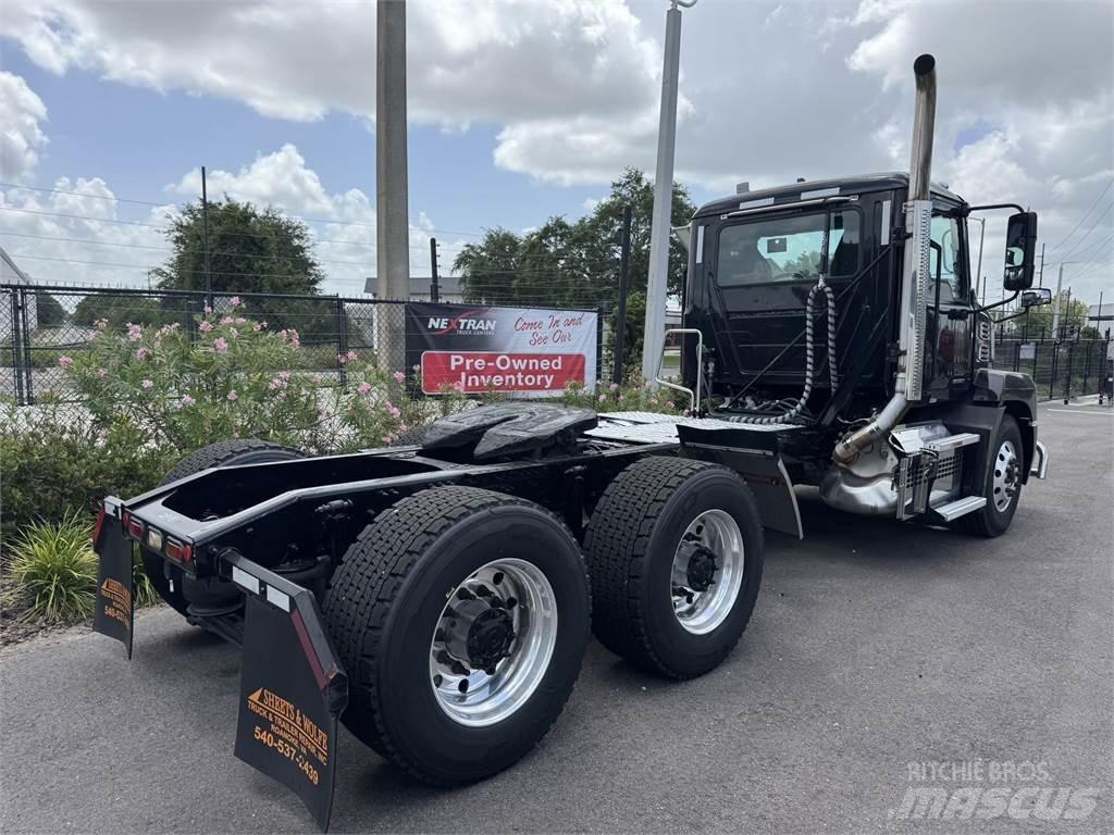Mack AN64T Naudoti vilkikai
