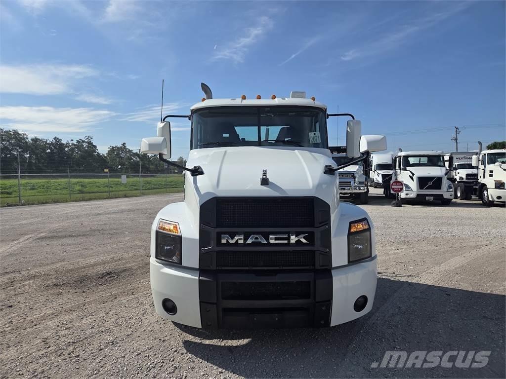 Mack AN64T Naudoti vilkikai