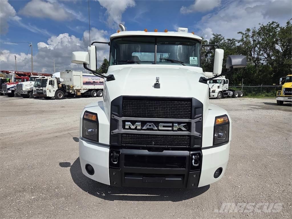 Mack AN64T Naudoti vilkikai