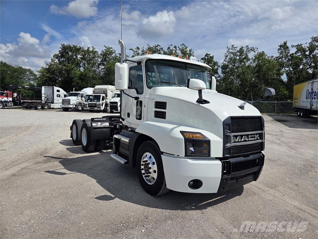 Mack AN64T Naudoti vilkikai