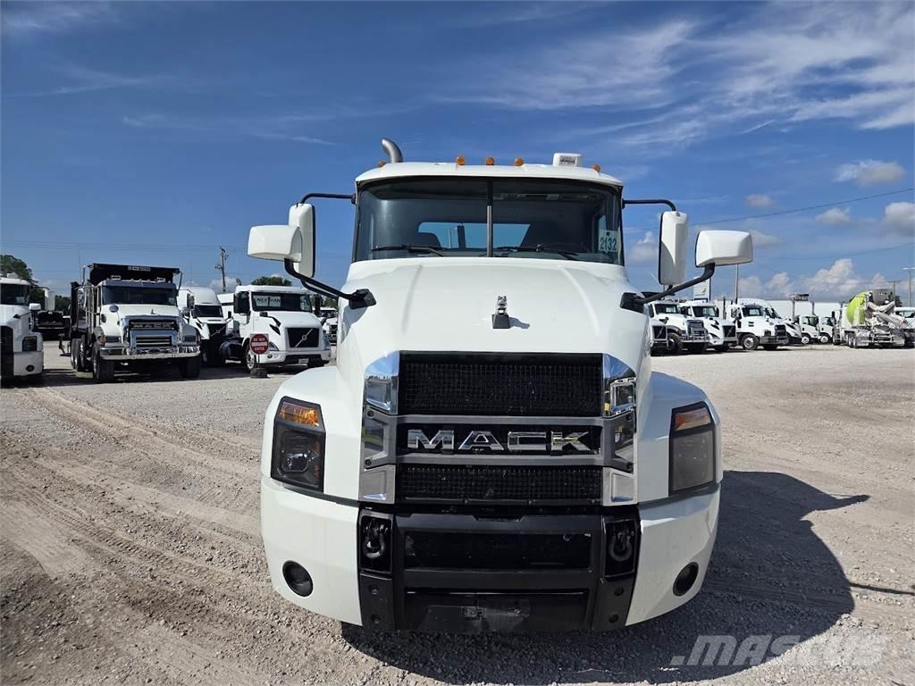 Mack AN64T Naudoti vilkikai
