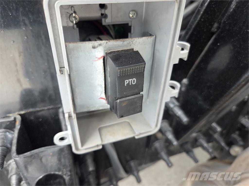 Mack AN64T Naudoti vilkikai