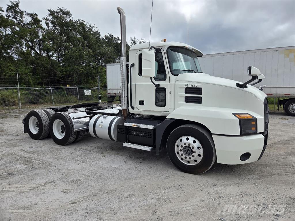 Mack AN64T Naudoti vilkikai