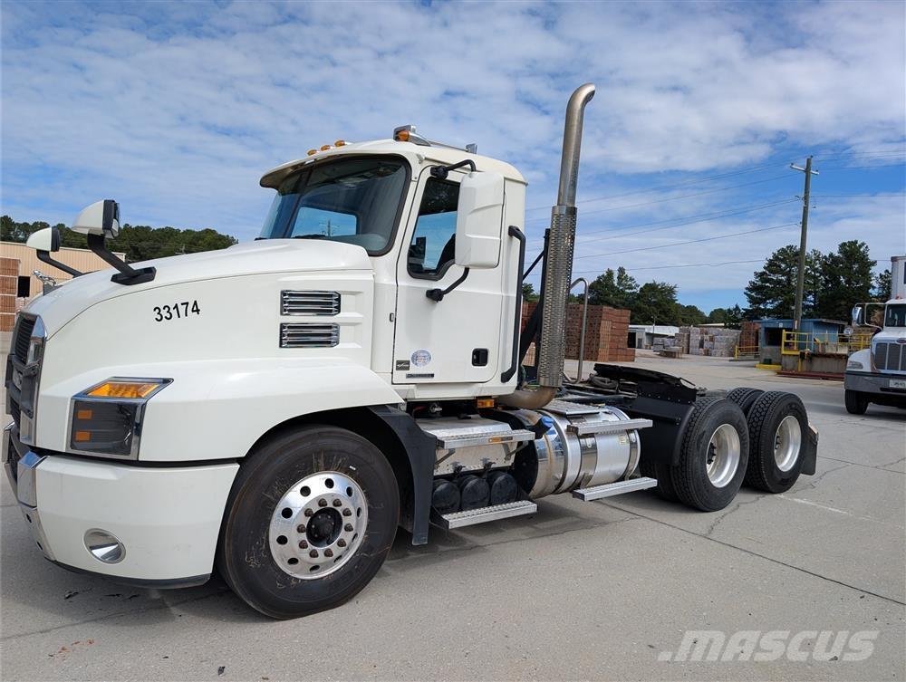 Mack AN64T Naudoti vilkikai