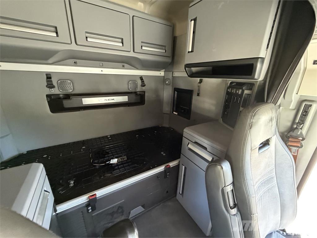 Mack AN64T Naudoti vilkikai