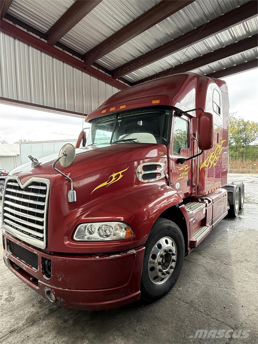 Mack CXU613 Naudoti vilkikai