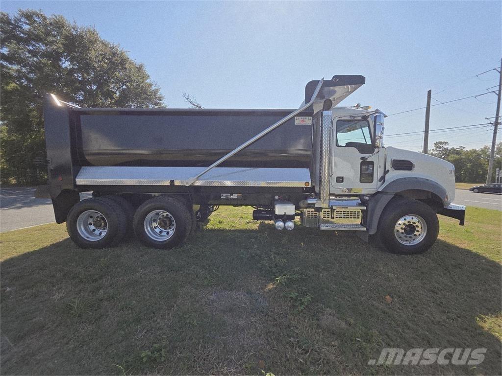 Mack GR64B Savivarčių priekabų vilkikai