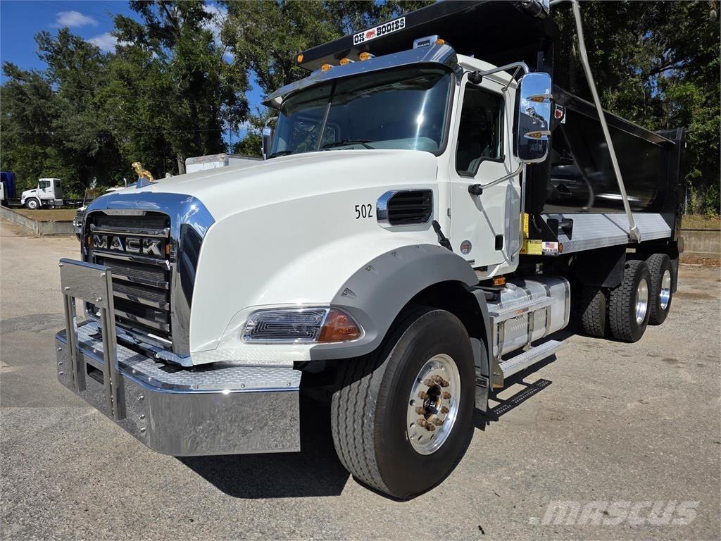 Mack GR64B Savivarčių priekabų vilkikai