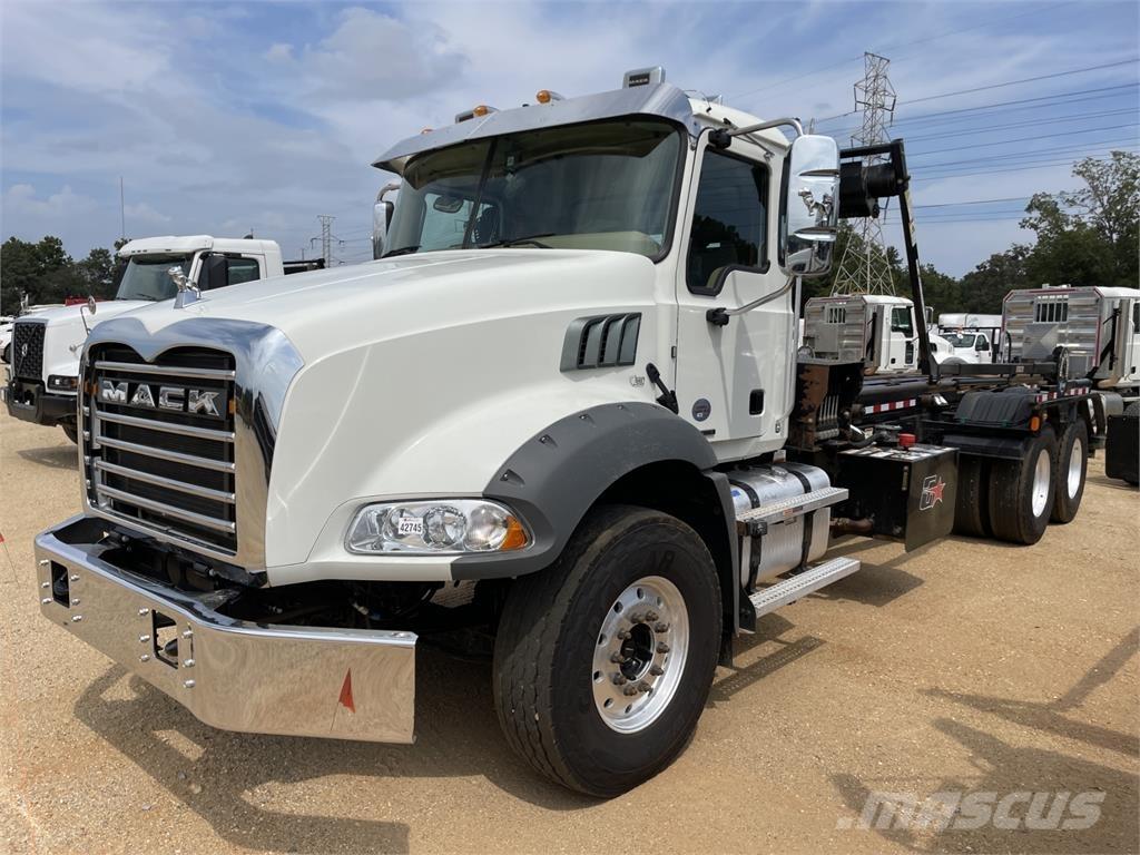 Mack GR64B Kita
