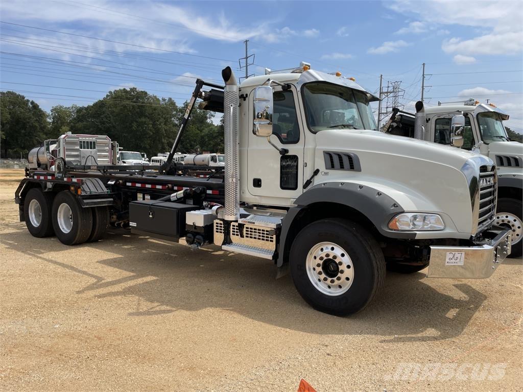 Mack GR64B Kita