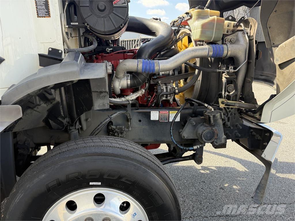 Mack GR64B9 Naudoti vilkikai