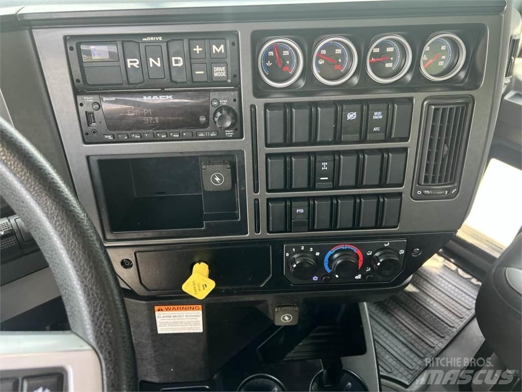 Mack GR64BR Kita