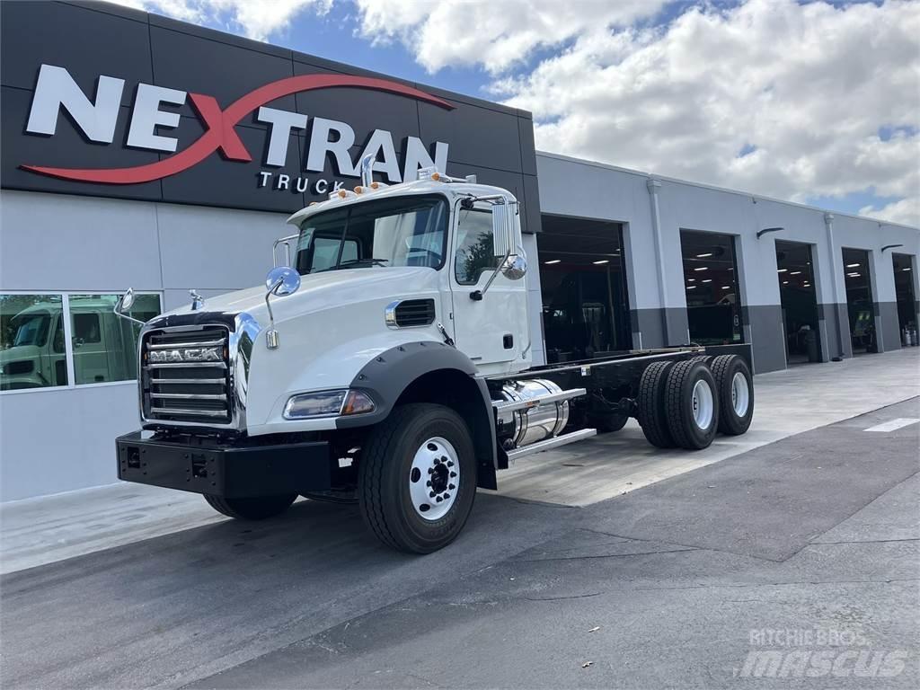 Mack GR64BRX Važiuoklė su kabina