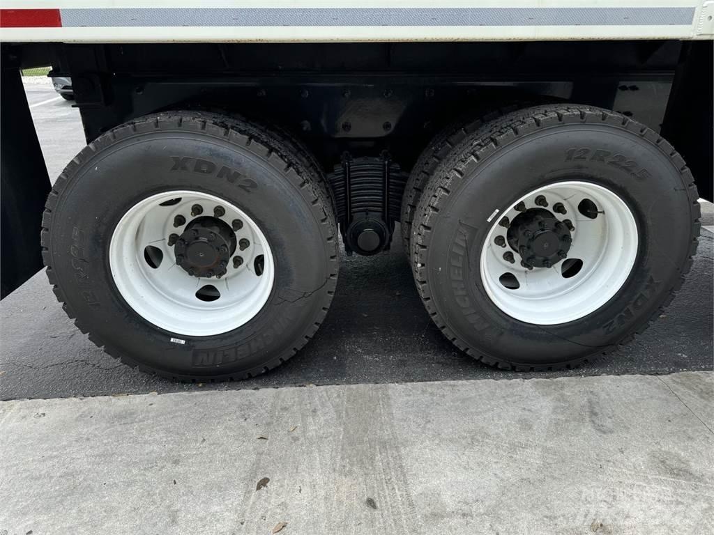 Mack GR64BRX Savivarčių priekabų vilkikai