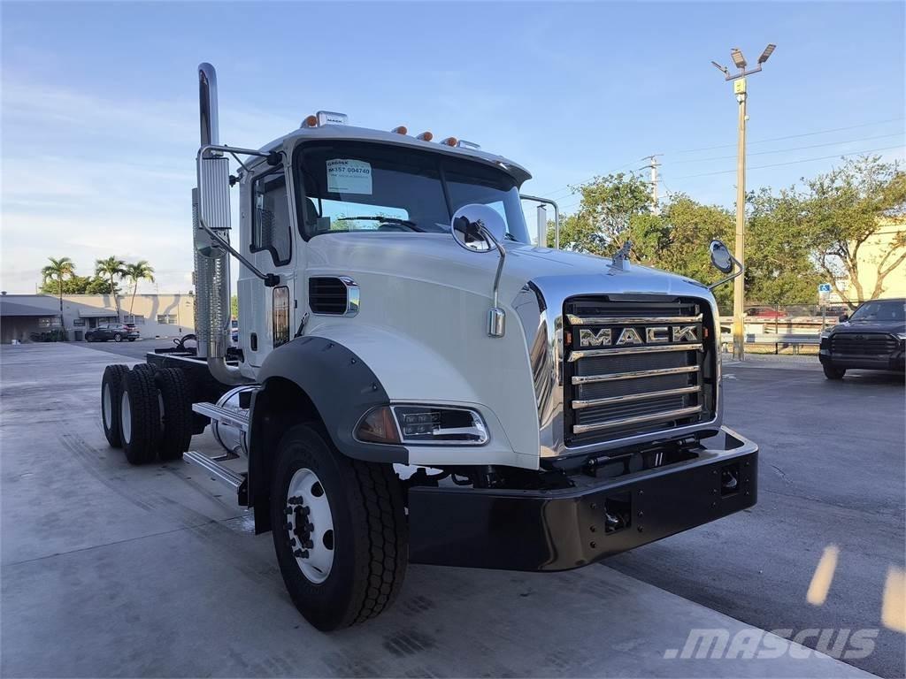 Mack GR64BX Savivarčių priekabų vilkikai
