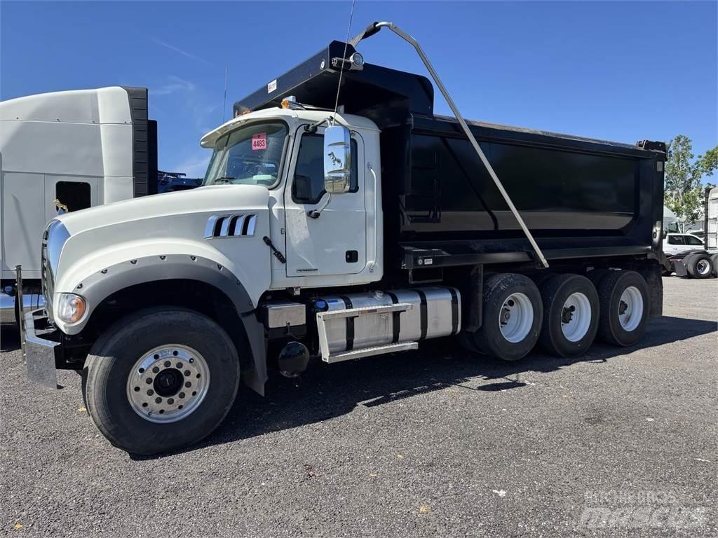 Mack GR64F Savivarčių priekabų vilkikai