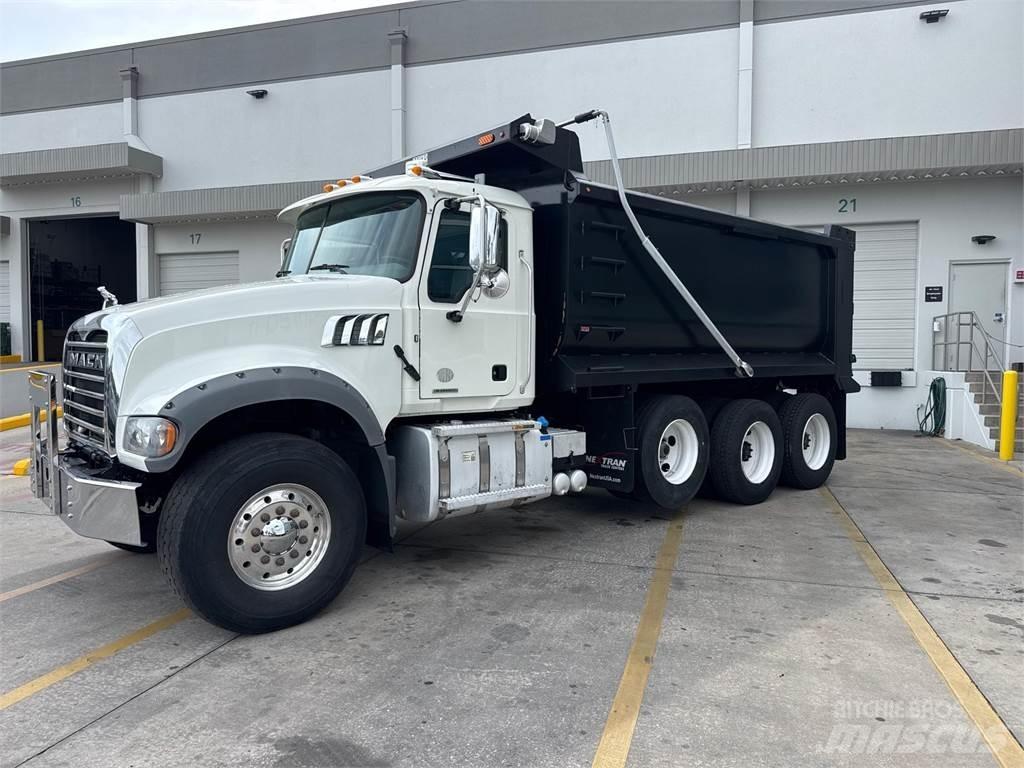 Mack GR64F Savivarčių priekabų vilkikai