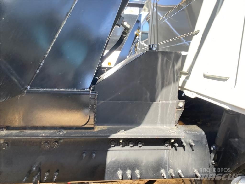 Mack GR64F Savivarčių priekabų vilkikai