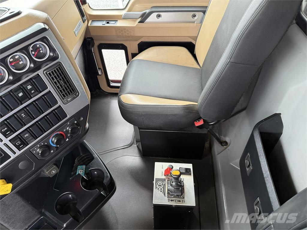 Mack GR64F Savivarčių priekabų vilkikai
