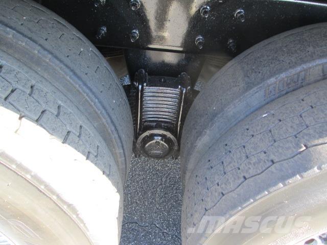 Mack GR64F Savivarčių priekabų vilkikai