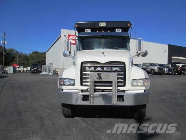 Mack GR64F Savivarčių priekabų vilkikai
