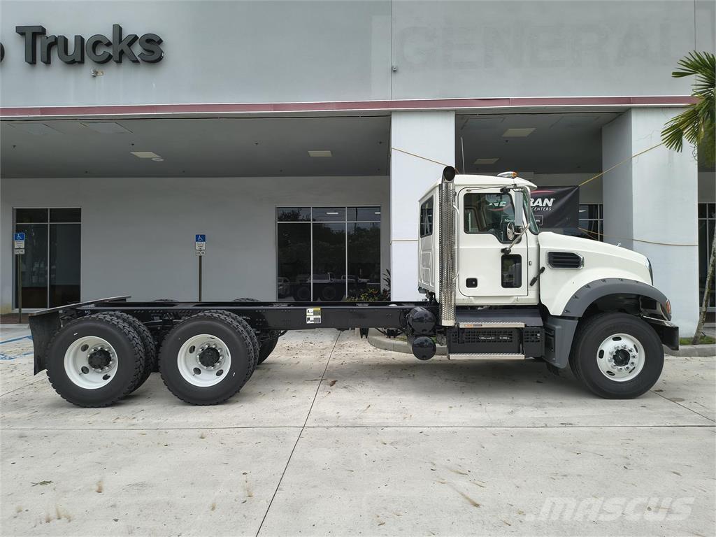 Mack GR64F Kita