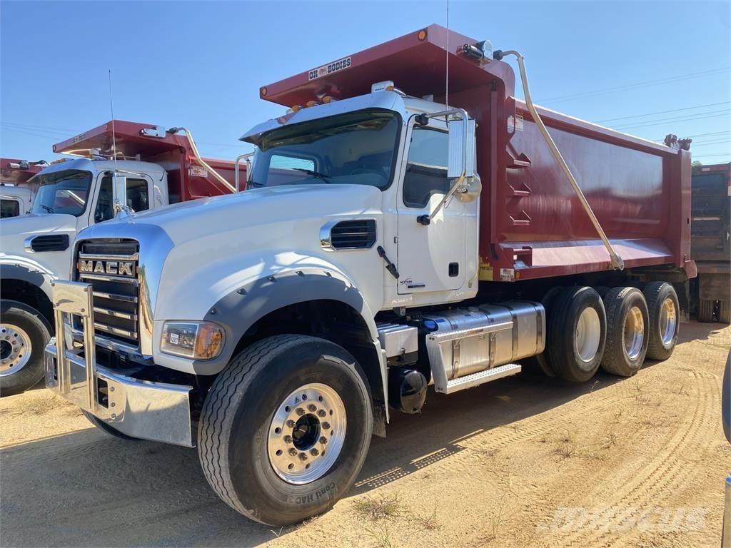 Mack GR64F Savivarčių priekabų vilkikai