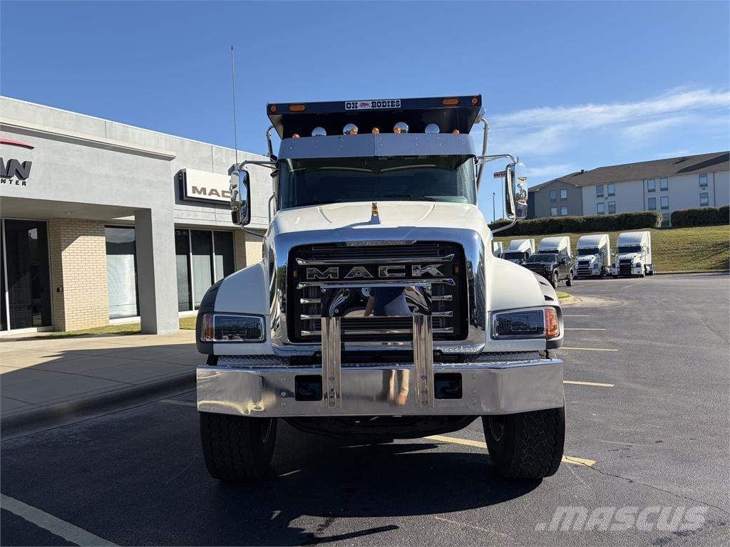 Mack GR64FR Savivarčių priekabų vilkikai