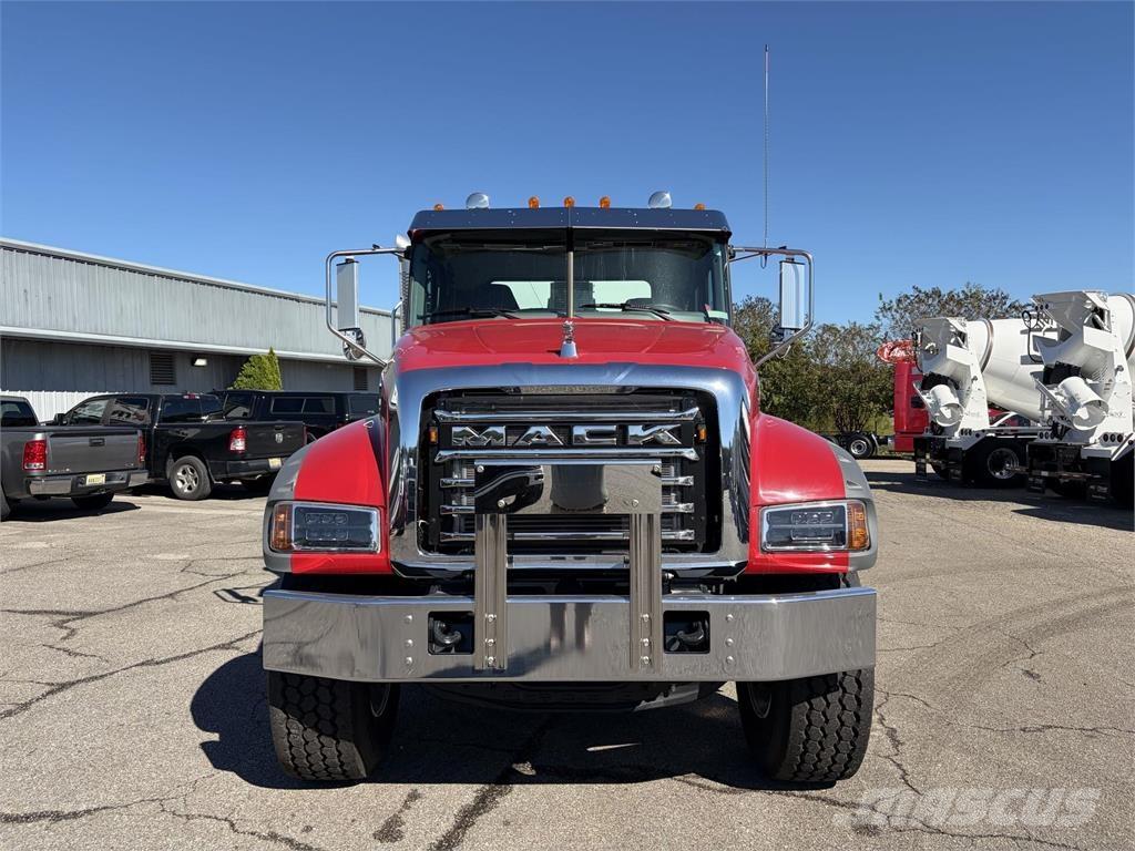 Mack GR64FR Betonvežiai