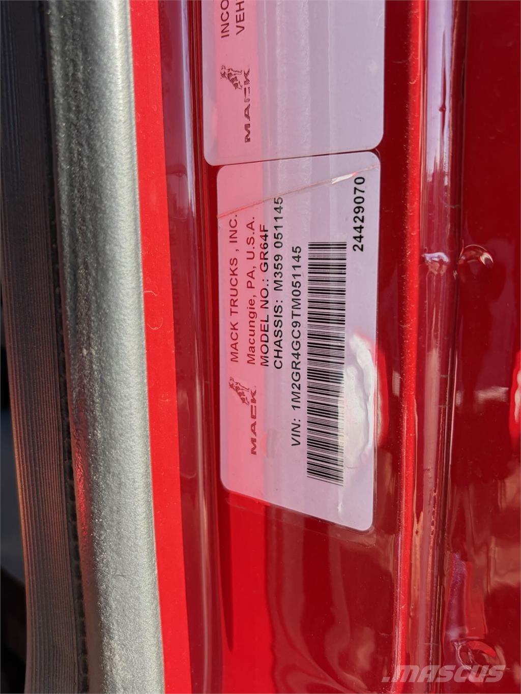 Mack GR64FR Savivarčių priekabų vilkikai