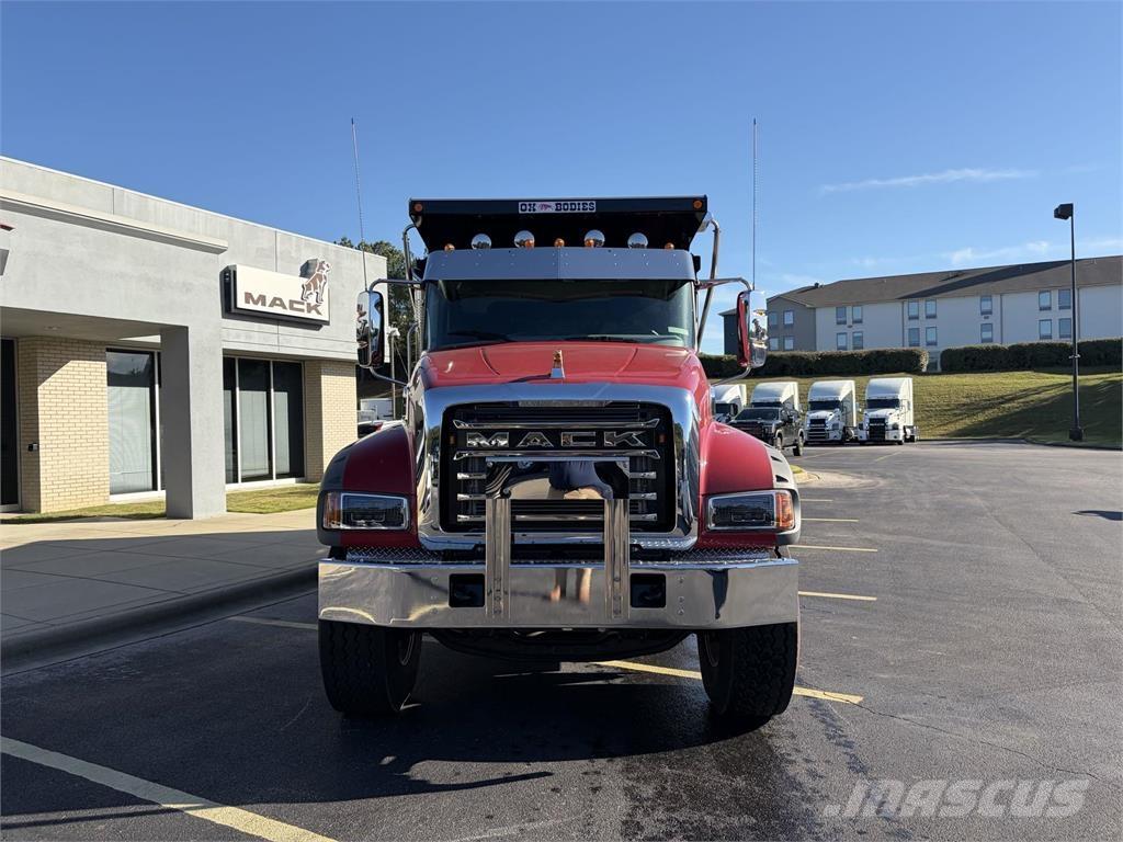Mack GR64FR Savivarčių priekabų vilkikai