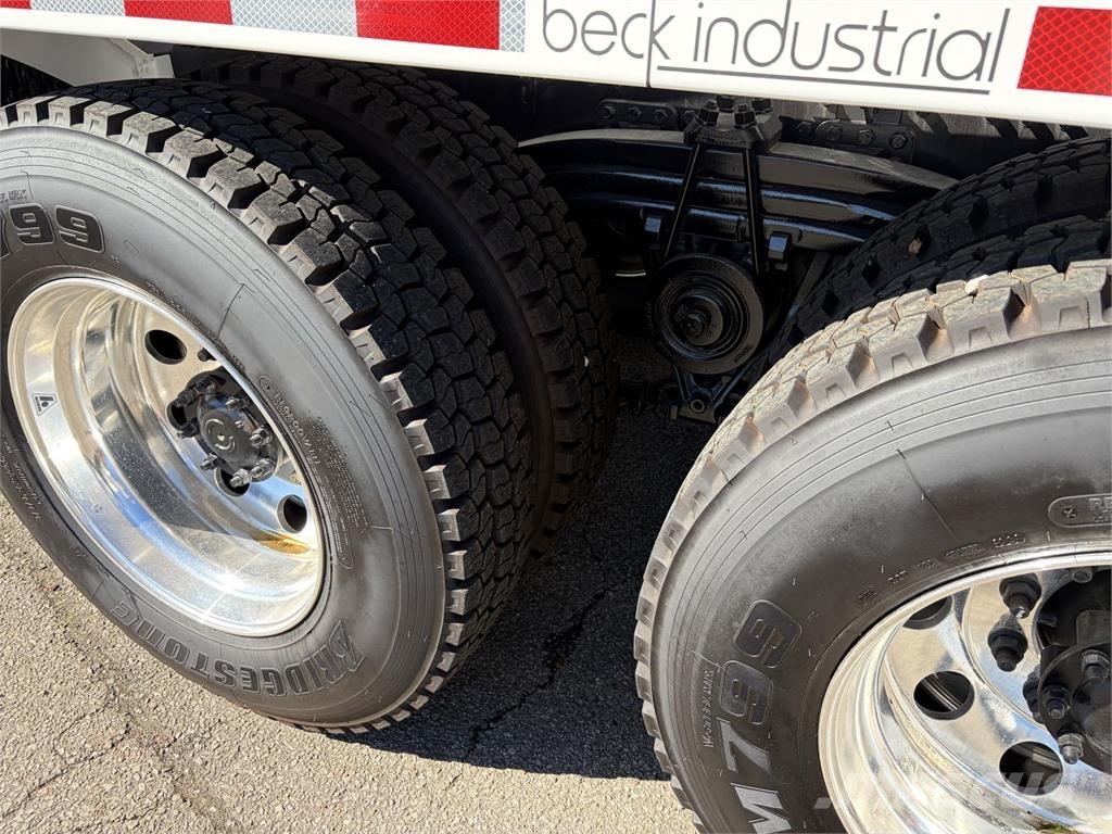 Mack GR64FR Betonvežiai