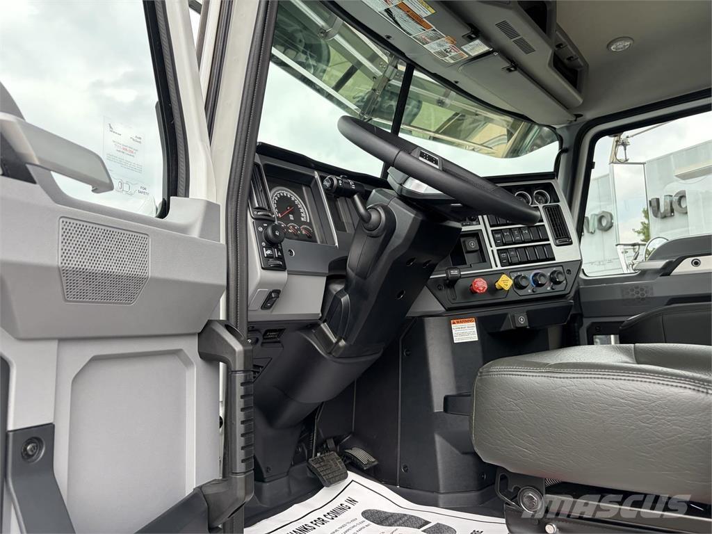 Mack GR64FT Naudoti vilkikai